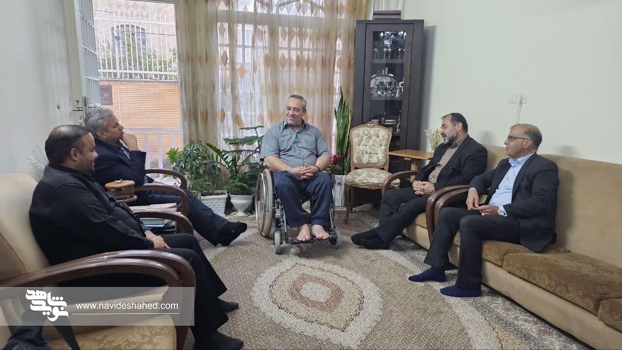 مدیرکل امور ورزشی و اردویی بنیاد شهید با جانباز ۷۰ درصد ورزشکار در شیراز دیدار کرد مدیرکل امور ورزشی و اردویی بنیاد شهید با جانباز ۷۰ درصد ورزشکار در شیراز دیدار کرد
