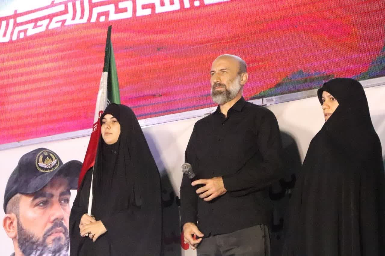 تجمع مردم در تجدید میثاق با شهید خلبان «حسین مهدویان» / راه شهدا ادامه دارد تجمع مردم در تجدید میثاق با شهید خلبان «حسین مهدویان» / راه شهدا ادامه دارد