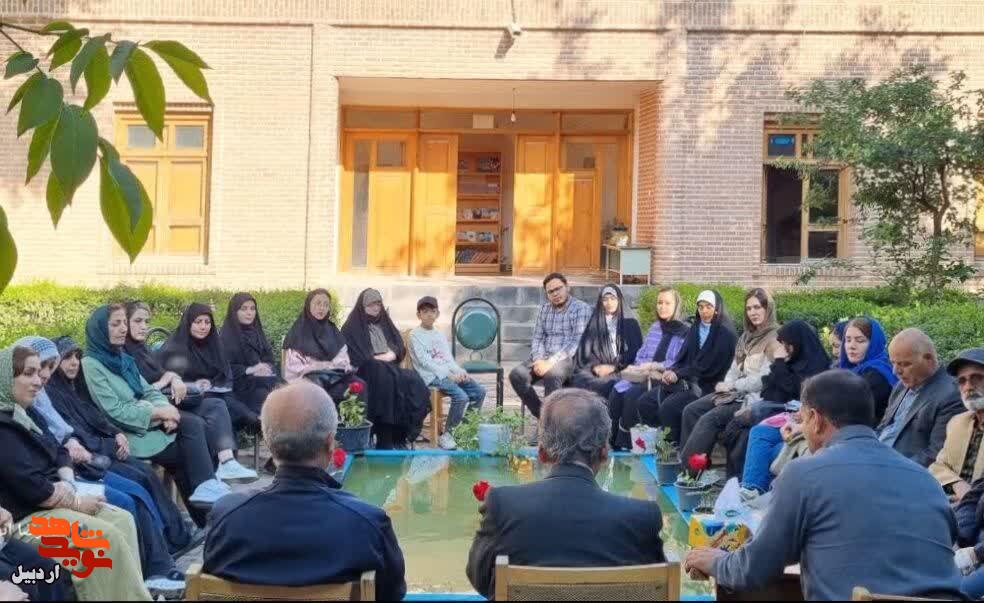 کارگاه شعر با موضوع شاهنامه و دفاع مقدّس در اردبیل کارگاه شعر با موضوع شاهنامه و دفاع مقدّس در اردبیل