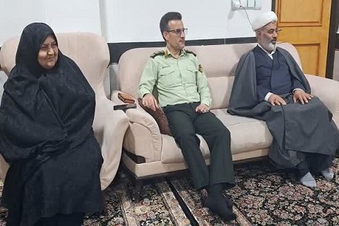 دیدار فرمانده انتظامی نکا با خانواده شهدای فراجا+ تصاویر دیدار فرمانده انتظامی نکا با خانواده شهدای فراجا+ تصاویر