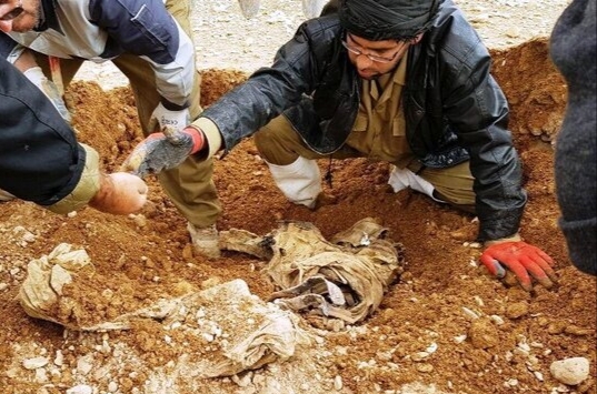 کشف پیکر مطهر یک شهید در طلاییه کشف پیکر مطهر یک شهید در طلاییه
