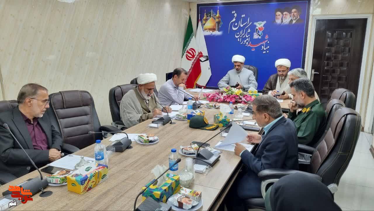 هنرمند: تکریم خانواده شهدا باید محور برنامههای دفاع مقدس باشد هنرمند: تکریم خانواده شهدا باید محور برنامههای دفاع مقدس باشد