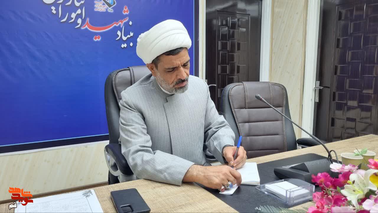 هنرمند: تکریم خانواده شهدا باید محور برنامههای دفاع مقدس باشد هنرمند: تکریم خانواده شهدا باید محور برنامههای دفاع مقدس باشد