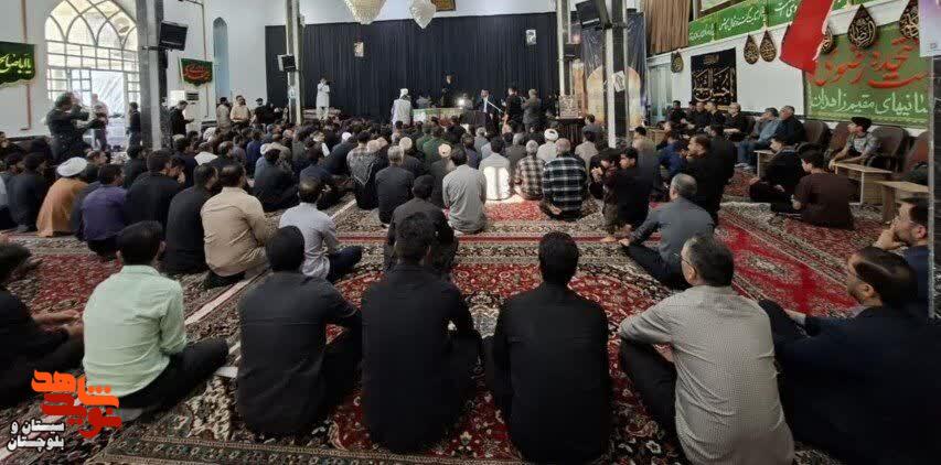 مراسم وداع و تشییع پیکر مطهر دو شهید مدافع امنیت در زاهدان برگزار شد مراسم وداع و تشییع پیکر مطهر دو شهید مدافع امنیت در زاهدان برگزار شد