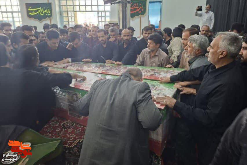 مراسم وداع و تشییع پیکر مطهر دو شهید مدافع امنیت در زاهدان برگزار شد مراسم وداع و تشییع پیکر مطهر دو شهید مدافع امنیت در زاهدان برگزار شد
