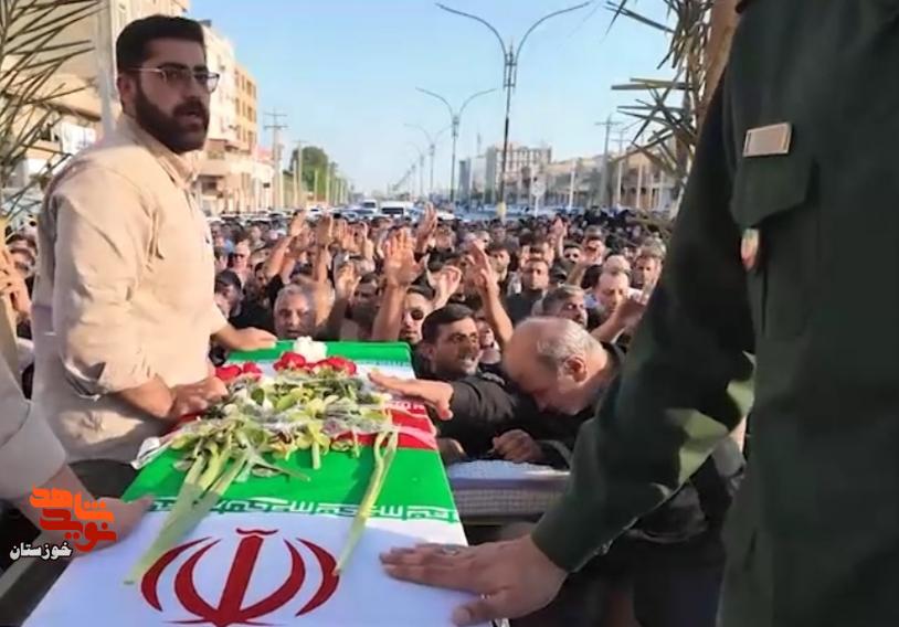 گزارش تصویری/ وداع و خاکسپاری مردم بندر امام خمینی (ره) با پیکر مطهر شهید «جمشید رجبی» گزارش تصویری/ وداع و خاکسپاری مردم بندر امام خمینی (ره) با پیکر مطهر شهید «جمشید رجبی»