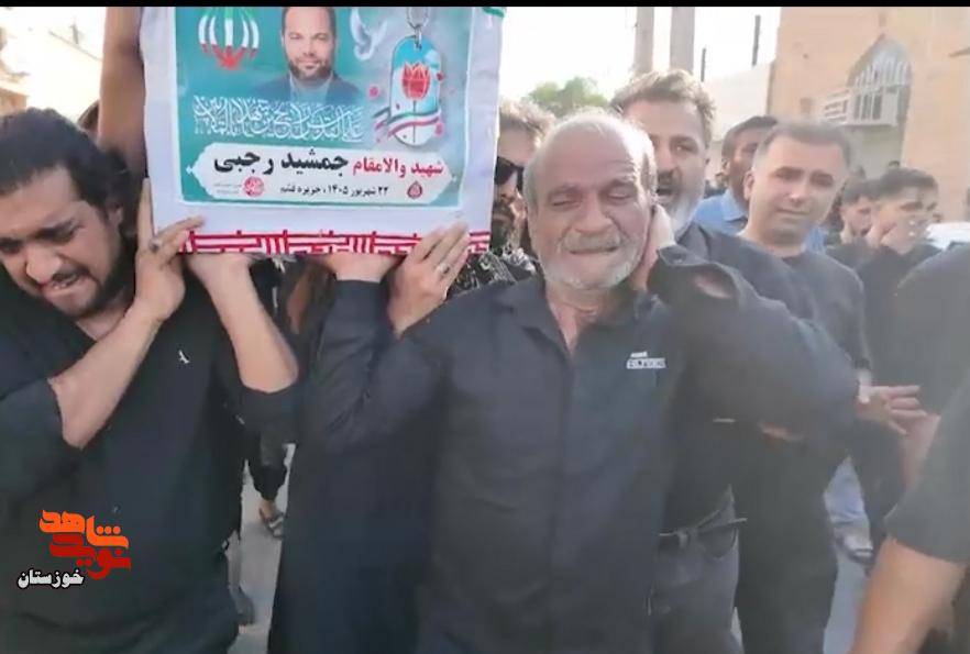 گزارش تصویری/ وداع و خاکسپاری مردم بندر امام خمینی (ره) با پیکر مطهر شهید «جمشید رجبی» گزارش تصویری/ وداع و خاکسپاری مردم بندر امام خمینی (ره) با پیکر مطهر شهید «جمشید رجبی»