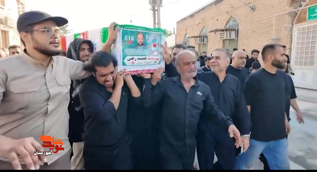 گزارش تصویری/ وداع و خاکسپاری مردم بندر امام خمینی (ره) با پیکر مطهر شهید «جمشید رجبی» گزارش تصویری/ وداع و خاکسپاری مردم بندر امام خمینی (ره) با پیکر مطهر شهید «جمشید رجبی»