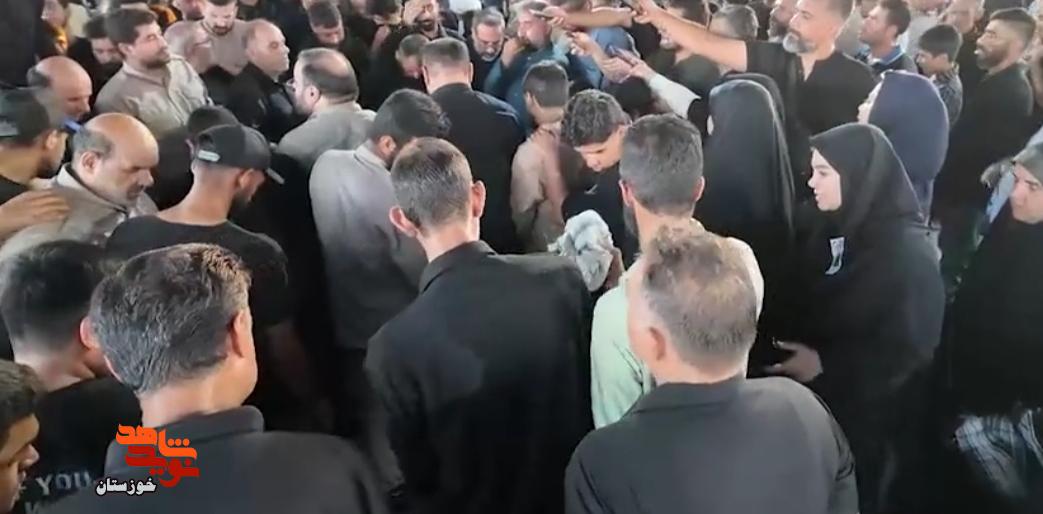 گزارش تصویری/ وداع و خاکسپاری مردم بندر امام خمینی (ره) با پیکر مطهر شهید «جمشید رجبی» گزارش تصویری/ وداع و خاکسپاری مردم بندر امام خمینی (ره) با پیکر مطهر شهید «جمشید رجبی»