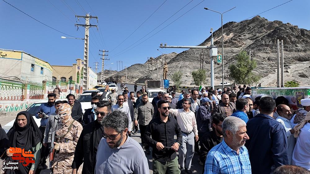 تشییع باشکوه مولوی شهید«یوسف گرگیچی»، عالم بصیر خط مقدم انقلاب بر دوش مردم شیعه و سنی زاهدان آرام گرفت