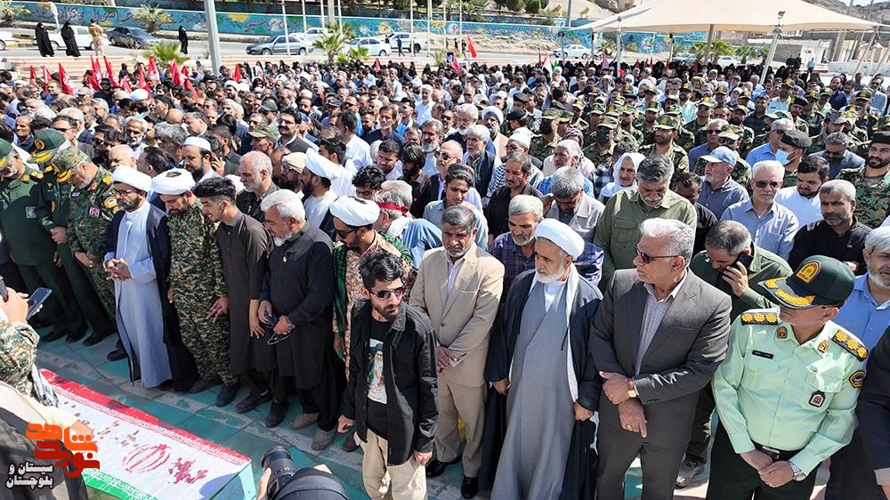 تشییع باشکوه مولوی شهید«یوسف گرگیچی»، عالم بصیر خط مقدم انقلاب بر دوش مردم شیعه و سنی زاهدان آرام گرفت