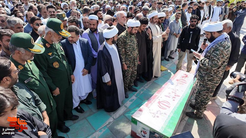تشییع باشکوه مولوی شهید«یوسف گرگیچی»، عالم بصیر خط مقدم انقلاب بر دوش مردم شیعه و سنی زاهدان آرام گرفت
