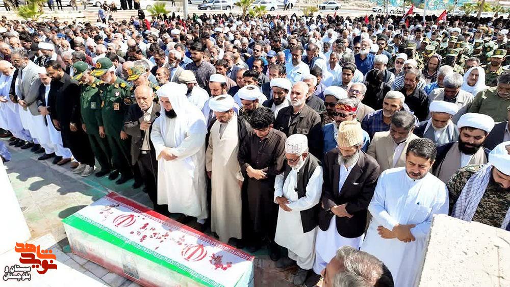 تشییع باشکوه مولوی شهید«یوسف گرگیچی»، عالم بصیر خط مقدم انقلاب بر دوش مردم شیعه و سنی زاهدان آرام گرفت
