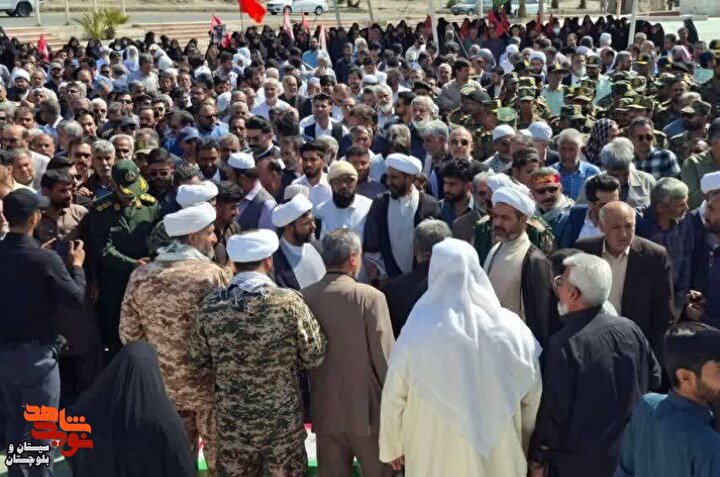 وداع باشکوه با مولوی شهید«یوسف گرگیچی»/ پیکر عالم انقلابی بر دوش مردم شیعه و سنی زاهدان تشییع شد
