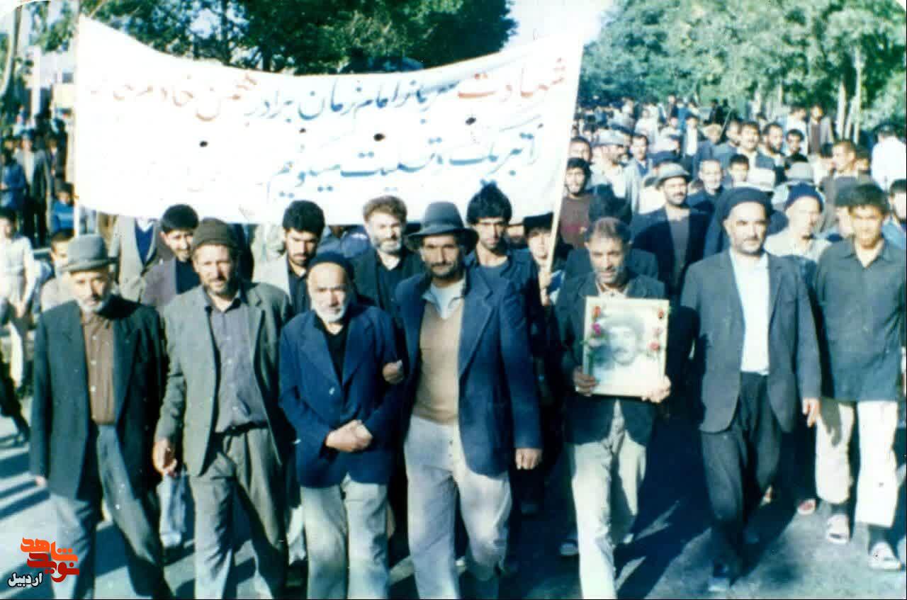 تصاویر کمتر دیده شده از تشییع پیکر شهید «بهمن خادم جاهد» تصاویر کمتر دیده شده از تشییع پیکر شهید «بهمن خادم جاهد»