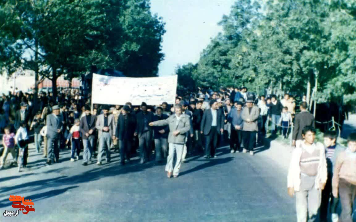 تصاویر کمتر دیده شده از تشییع پیکر شهید «بهمن خادم جاهد» تصاویر کمتر دیده شده از تشییع پیکر شهید «بهمن خادم جاهد»