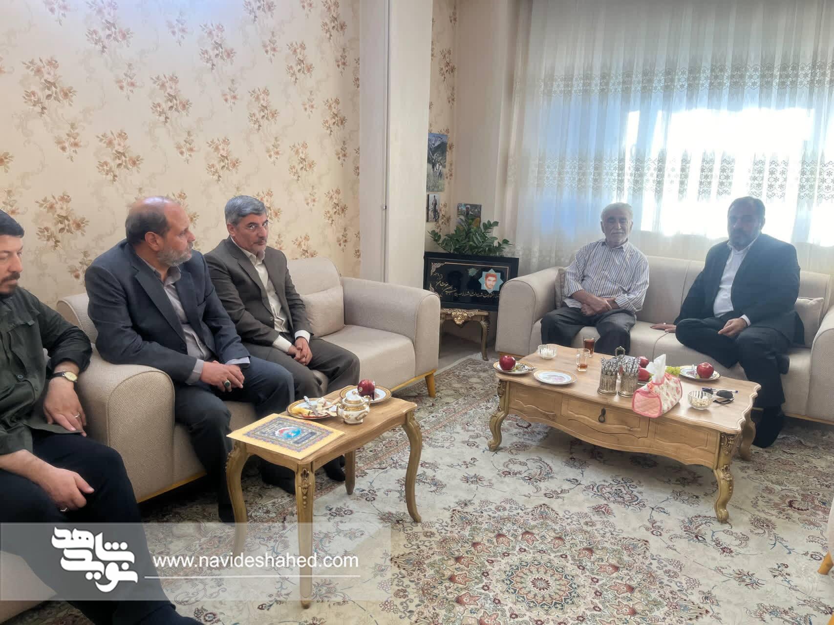 دیدار مدیرکل ورزشی و اردویی بنیاد شهید با خانواده شهید ورزشکار مشکینی دیدار مدیرکل ورزشی و اردویی بنیاد شهید با خانواده شهید ورزشکار مشکینی