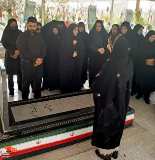 غبارروبی و عطرافشانی مزار شهدای زاهدان در آستانه هفته دفاع مقدس