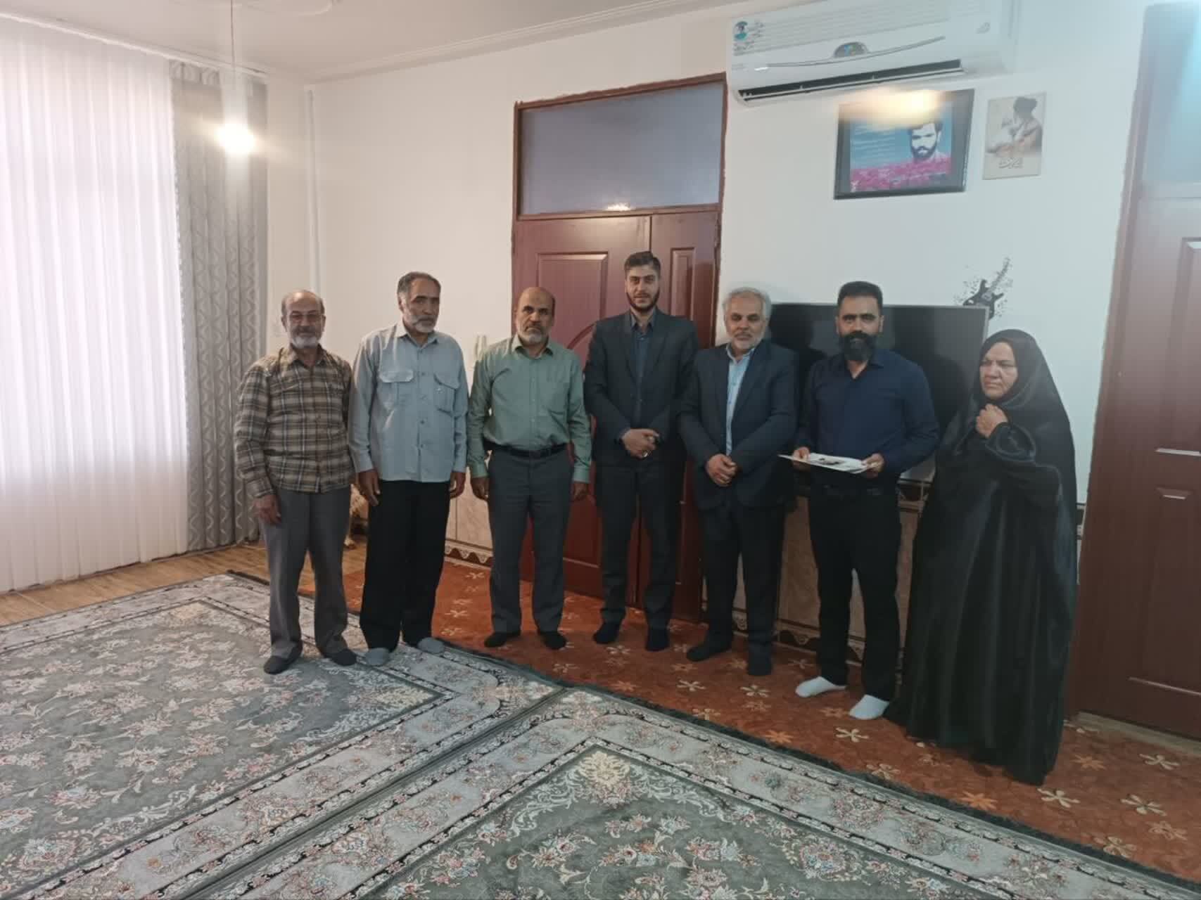 تجلیل از ایثارگری مردان آزاده؛ دیدار اعضای ستاد کنگره شهدای همدان با خانواده شهید غریب اسارت، سید مهدی ده پهلوان تجلیل از ایثارگری مردان آزاده؛ دیدار اعضای ستاد کنگره شهدای همدان با خانواده شهید غریب اسارت، سید مهدی ده پهلوان