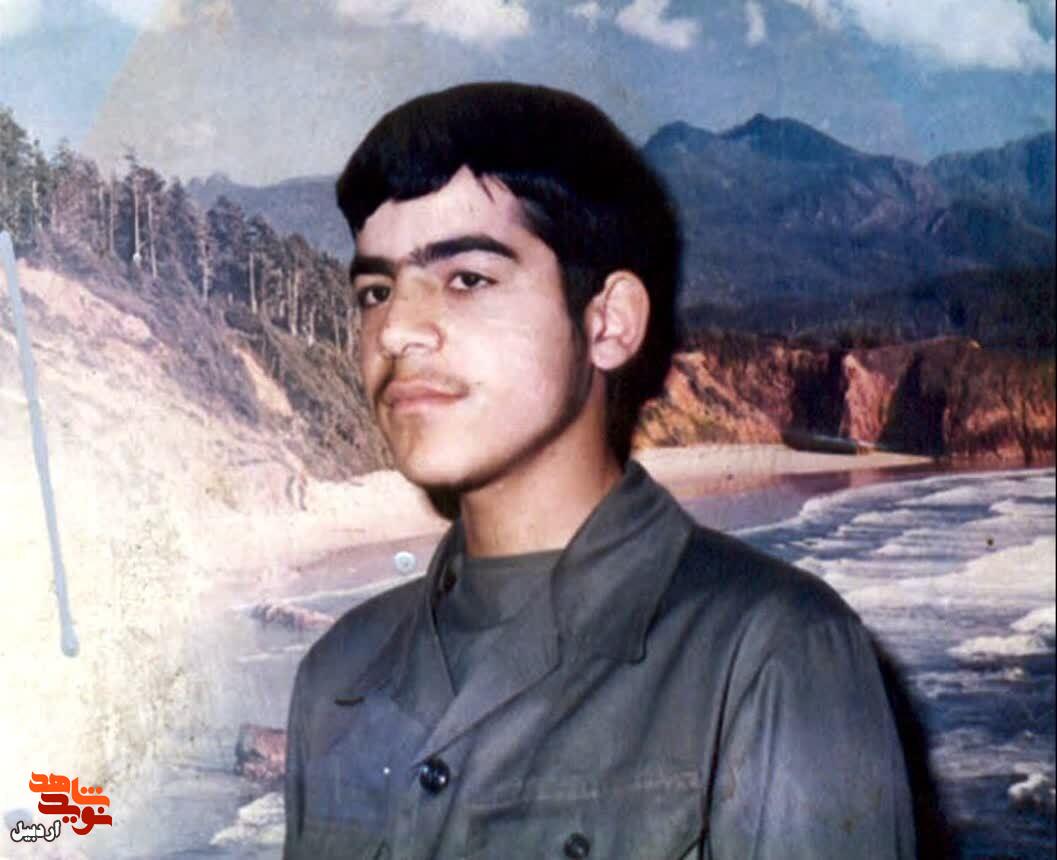 تصاویر کمتر دیده شده از شهید «واحد رضایی» تصاویر کمتر دیده شده از شهید «واحد رضایی»