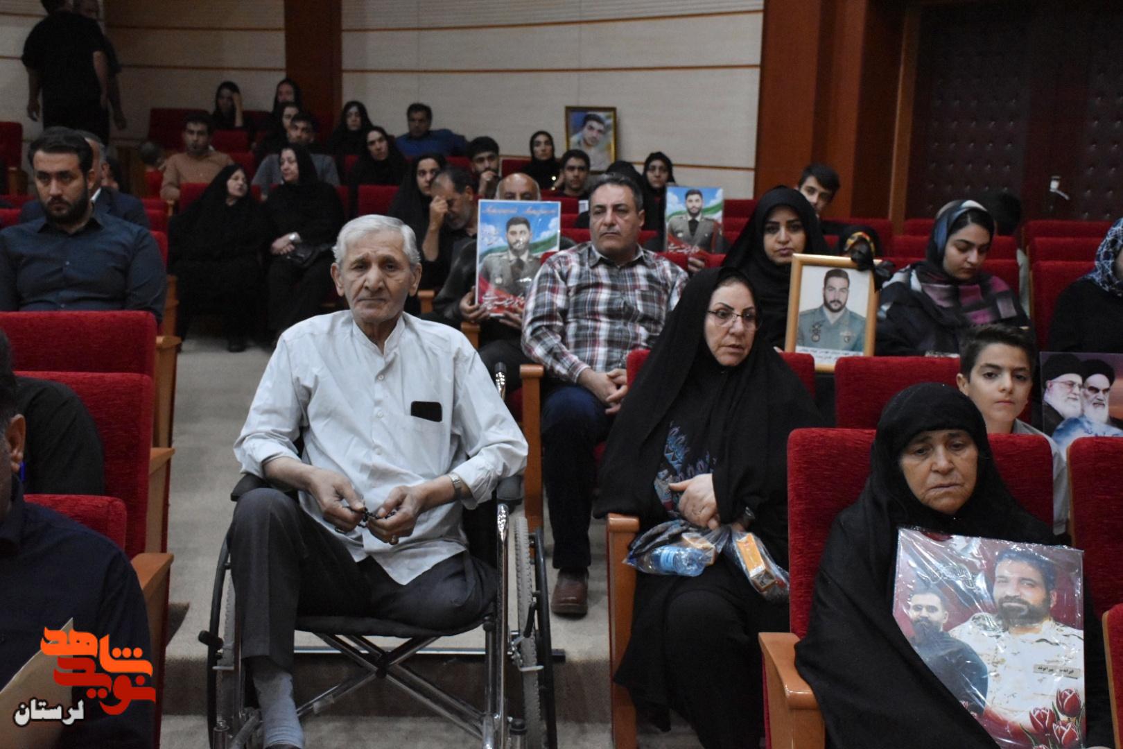 یادواره شهدای ارتش در دفاع مقدس ۱۲ روزه و جنگ رمضان در لرستان برگزار شد یادواره شهدای ارتش در دفاع مقدس ۱۲ روزه و جنگ رمضان در لرستان برگزار شد