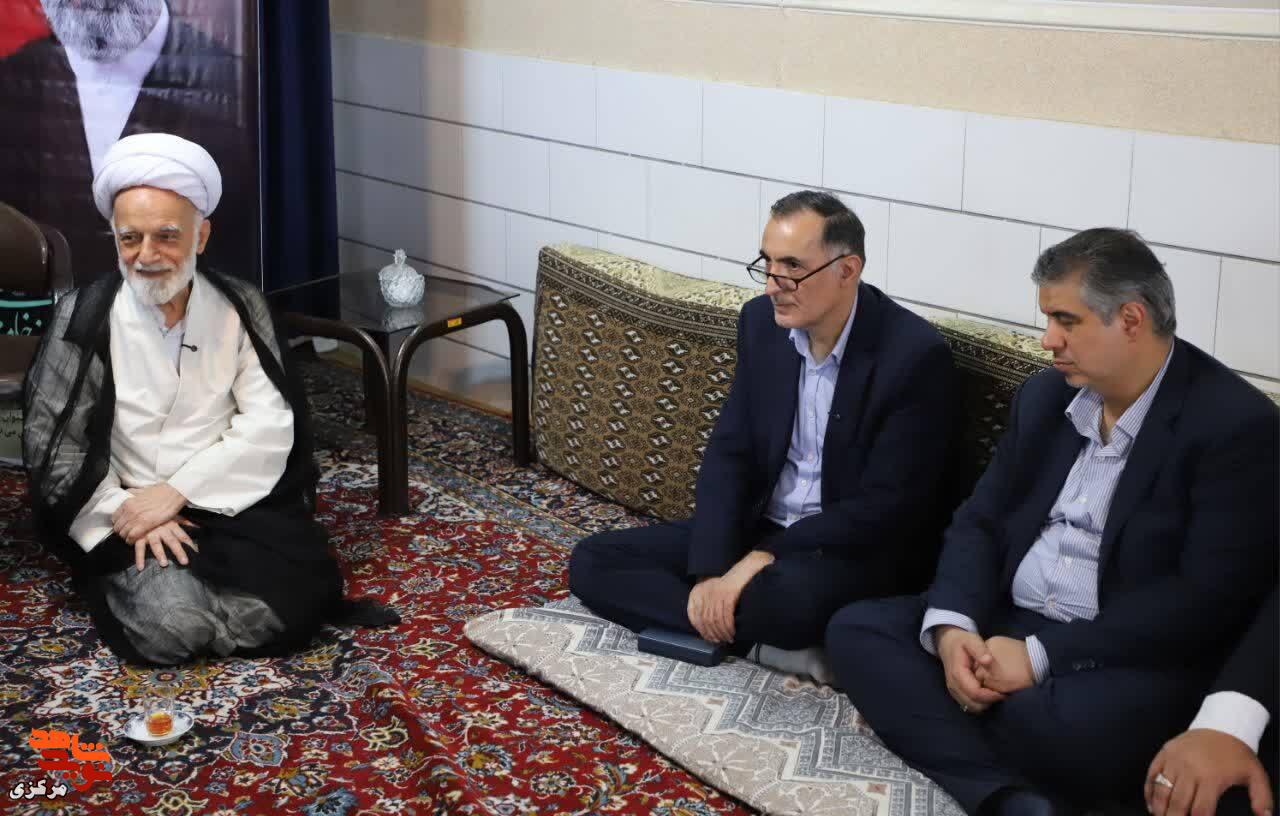 معاون رئیسجمهور در دیدار با نماینده ولیفقیه در استان مرکزی: اولویت بنیاد شهید، حمایت ویژه از جامعه ایثارگری است معاون رئیسجمهور در دیدار با نماینده ولیفقیه در استان مرکزی: اولویت بنیاد شهید، حمایت ویژه از جامعه ایثارگری است