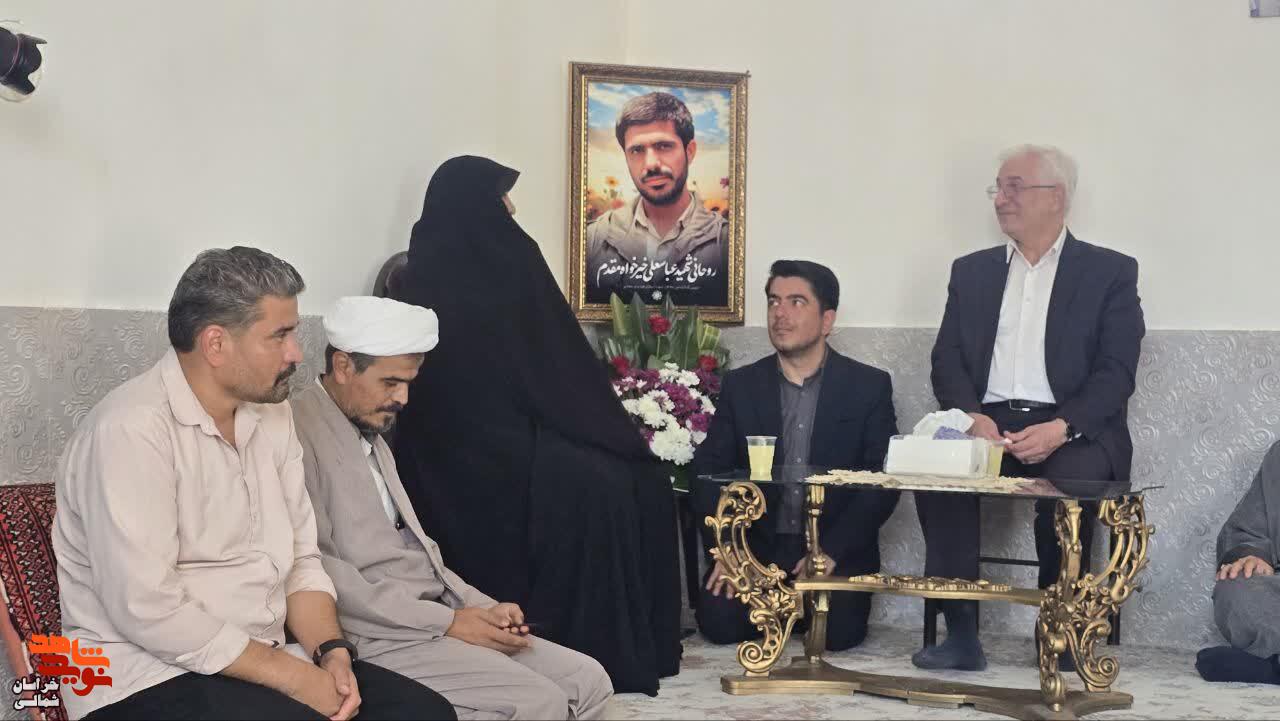 شهدا با آگاهی کامل به شوق وصال پروردگار قدم در راه مبارزه گذاشتند شهدا با آگاهی کامل به شوق وصال پروردگار قدم در راه مبارزه گذاشتند