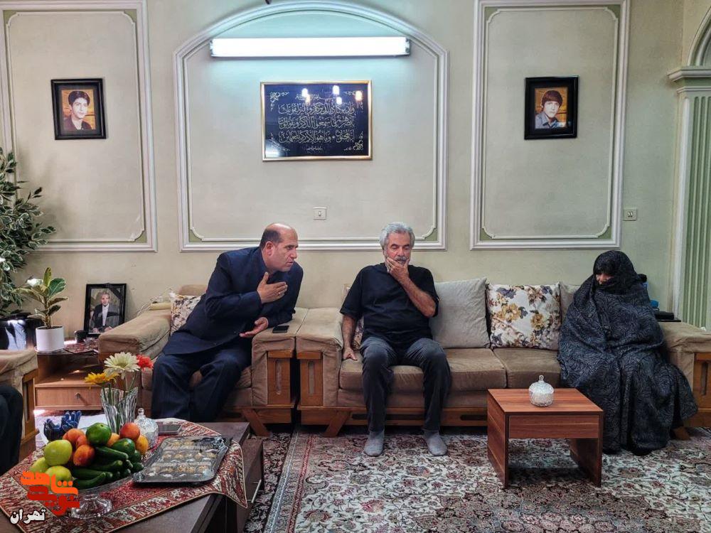 مدیرکل بنیاد شهید تهران بزرگ با مادر شهیدان شریفیمقدم دیدار و ابراز همدردی کرد مدیرکل بنیاد شهید تهران بزرگ با مادر شهیدان شریفیمقدم دیدار و ابراز همدردی کرد