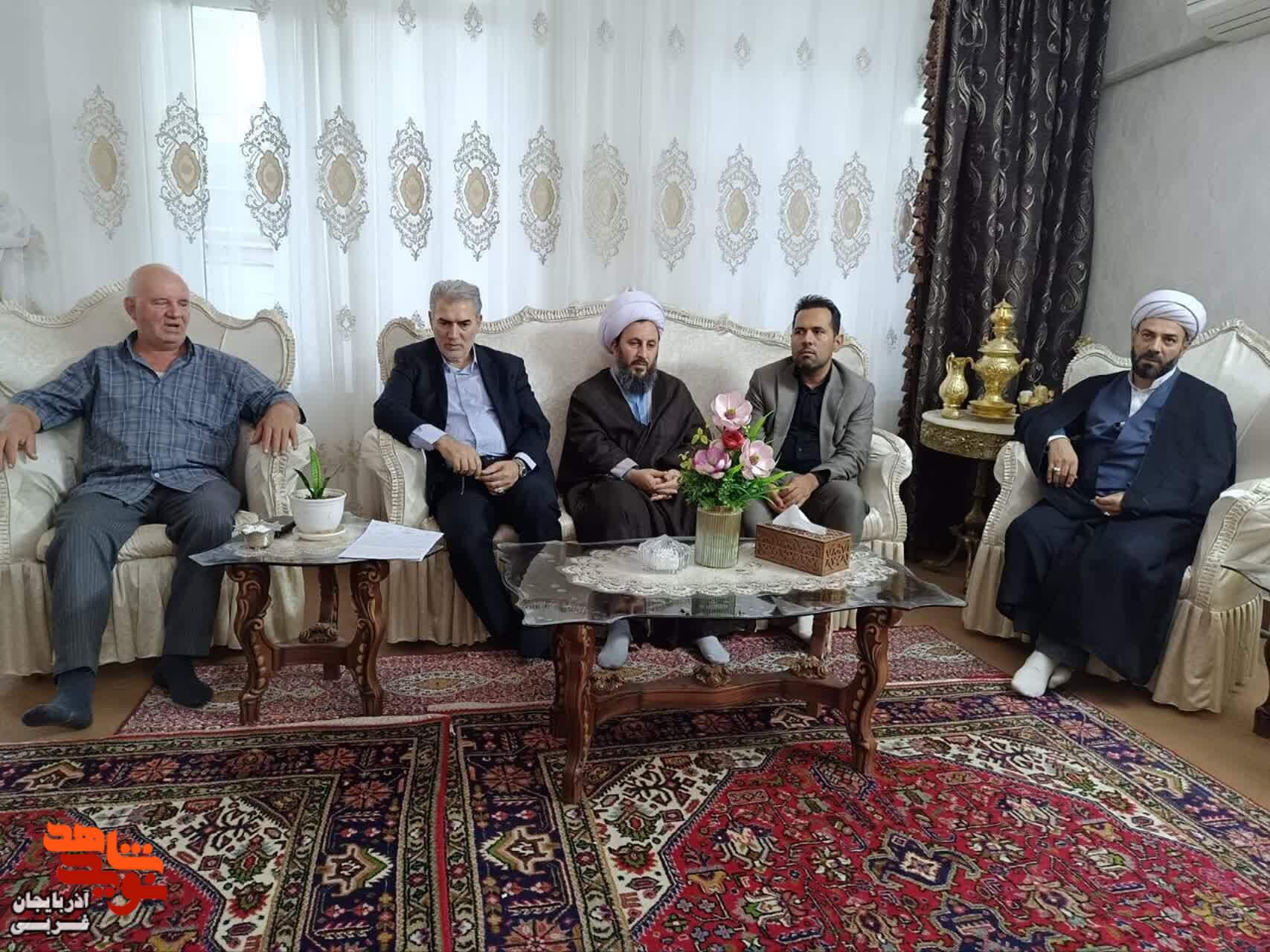 دیدار مسئولین شهرستان خوی با جانباز معزز ناصر حسینلو دیدار مسئولین شهرستان خوی با جانباز معزز ناصر حسینلو
