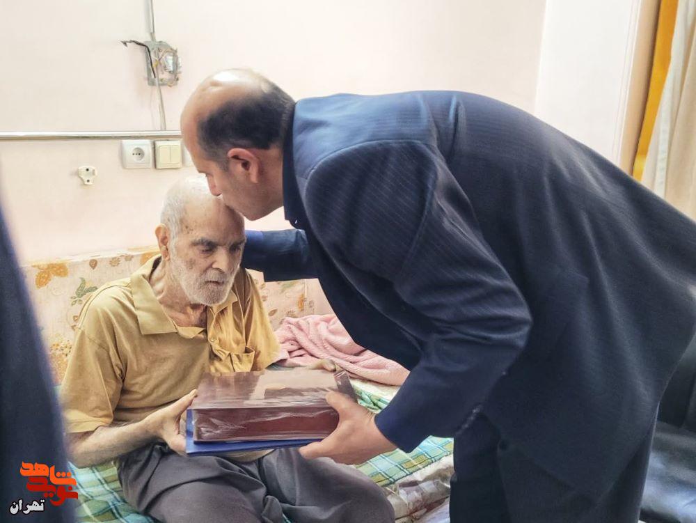 دیدار مدیرکل بنیاد شهید تهران با آزاده و جانباز «احمد احمد» دیدار کرد دیدار مدیرکل بنیاد شهید تهران با آزاده و جانباز «احمد احمد» دیدار کرد