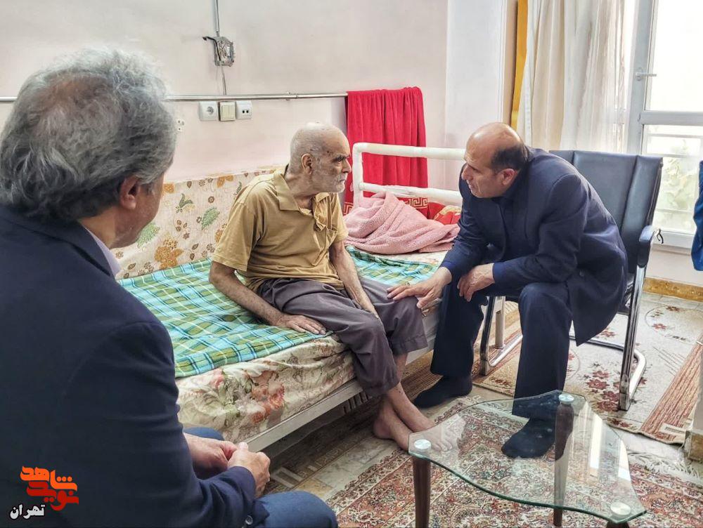دیدار مدیرکل بنیاد شهید تهران با آزاده و جانباز «احمد احمد» دیدار کرد دیدار مدیرکل بنیاد شهید تهران با آزاده و جانباز «احمد احمد» دیدار کرد