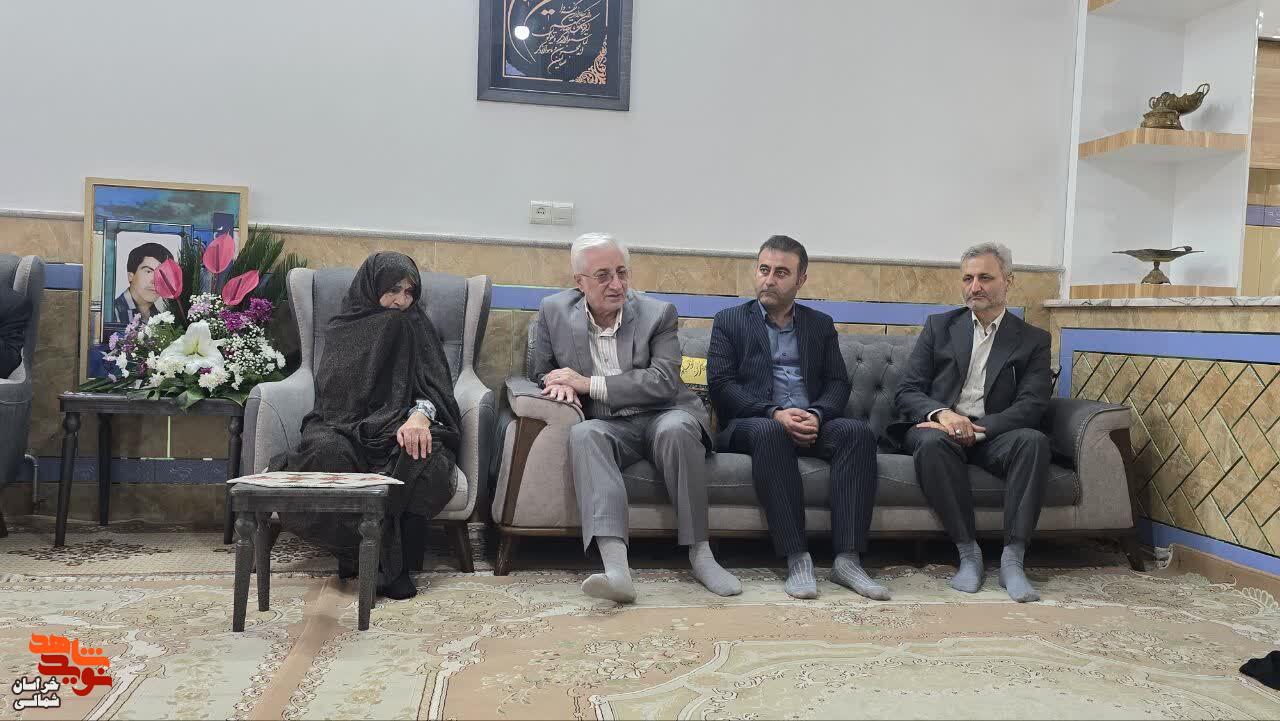 خانوادههای معظم شهدا حق بزرگی بر گردن همه ما دارند خانوادههای معظم شهدا حق بزرگی بر گردن همه ما دارند