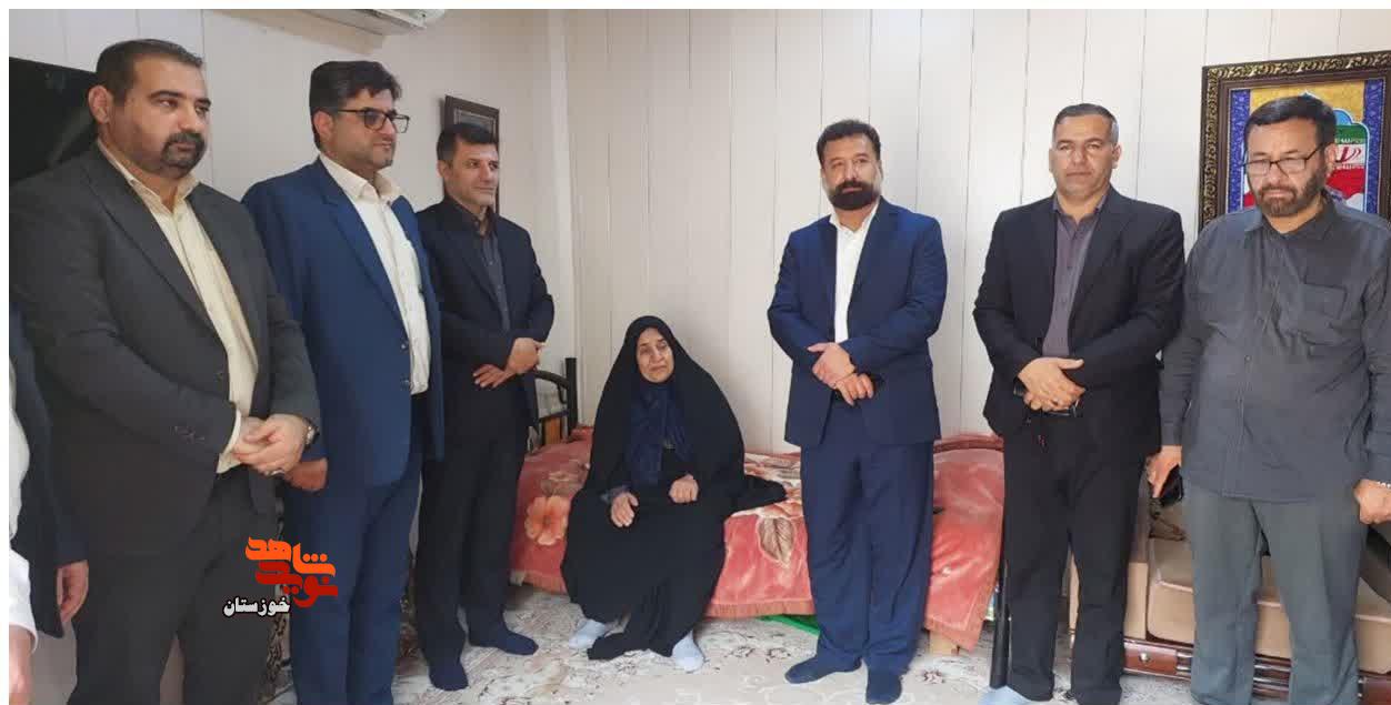 دیدار مسئولان مسجدسلیمان با مادر شهیدان «علیرضا و غلامرضا دهقانی» دیدار مسئولان مسجدسلیمان با مادر شهیدان «علیرضا و غلامرضا دهقانی»