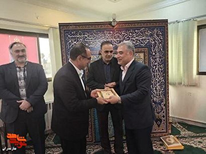 تصاویر/نشست مدیرکل بنیاد شهید و امور ایثارگران مازندران با همکاران به مناسبت روز کارمند
