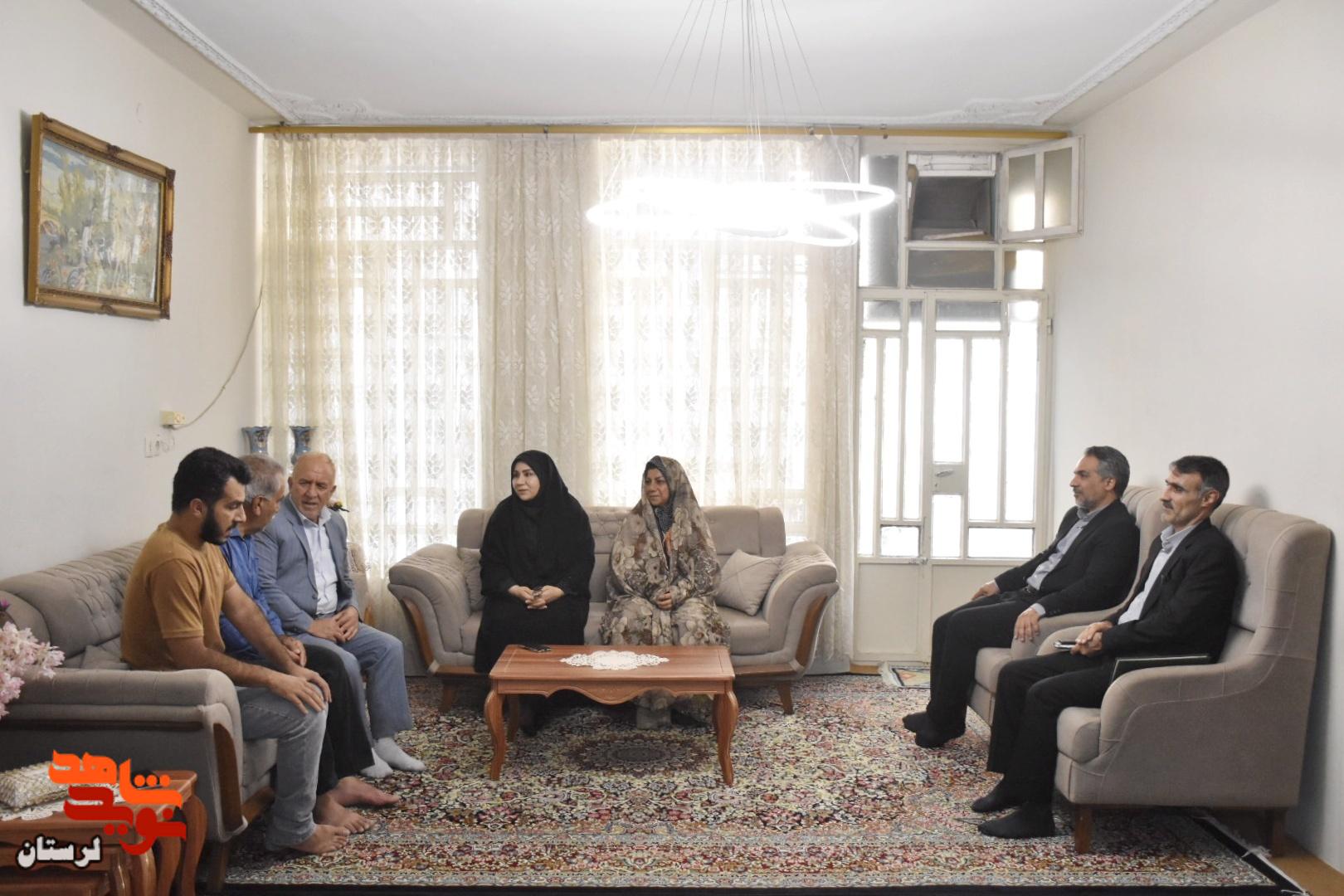 دیدار مدیرکل بنیاد شهید لرستان با جمعی از آزادگان خرم‌آباد