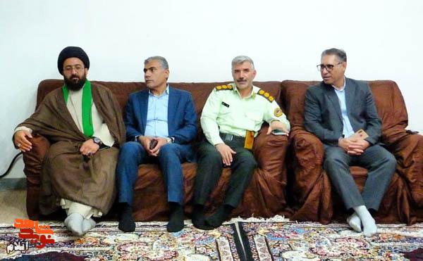 دیدار مسئولان آبدانان با خانواده شهید «سیدعلی موسوی»؛ سنگرساز بیسنگر دیدار مسئولان آبدانان با خانواده شهید «سیدعلی موسوی»؛ سنگرساز بیسنگر