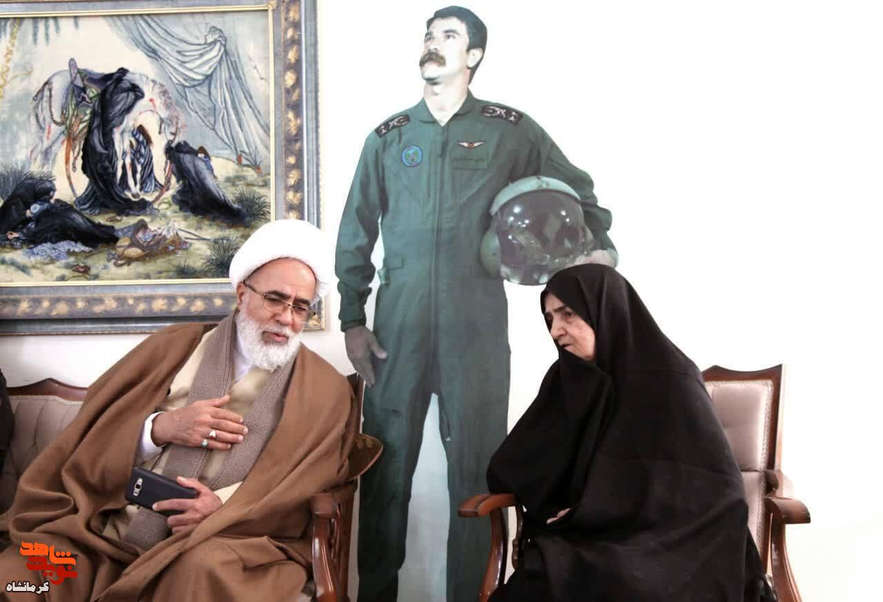 همسر شهید خلبان «یحیی شمشادیان» به خانواده شهیدش پیوست همسر شهید خلبان «یحیی شمشادیان» به خانواده شهیدش پیوست