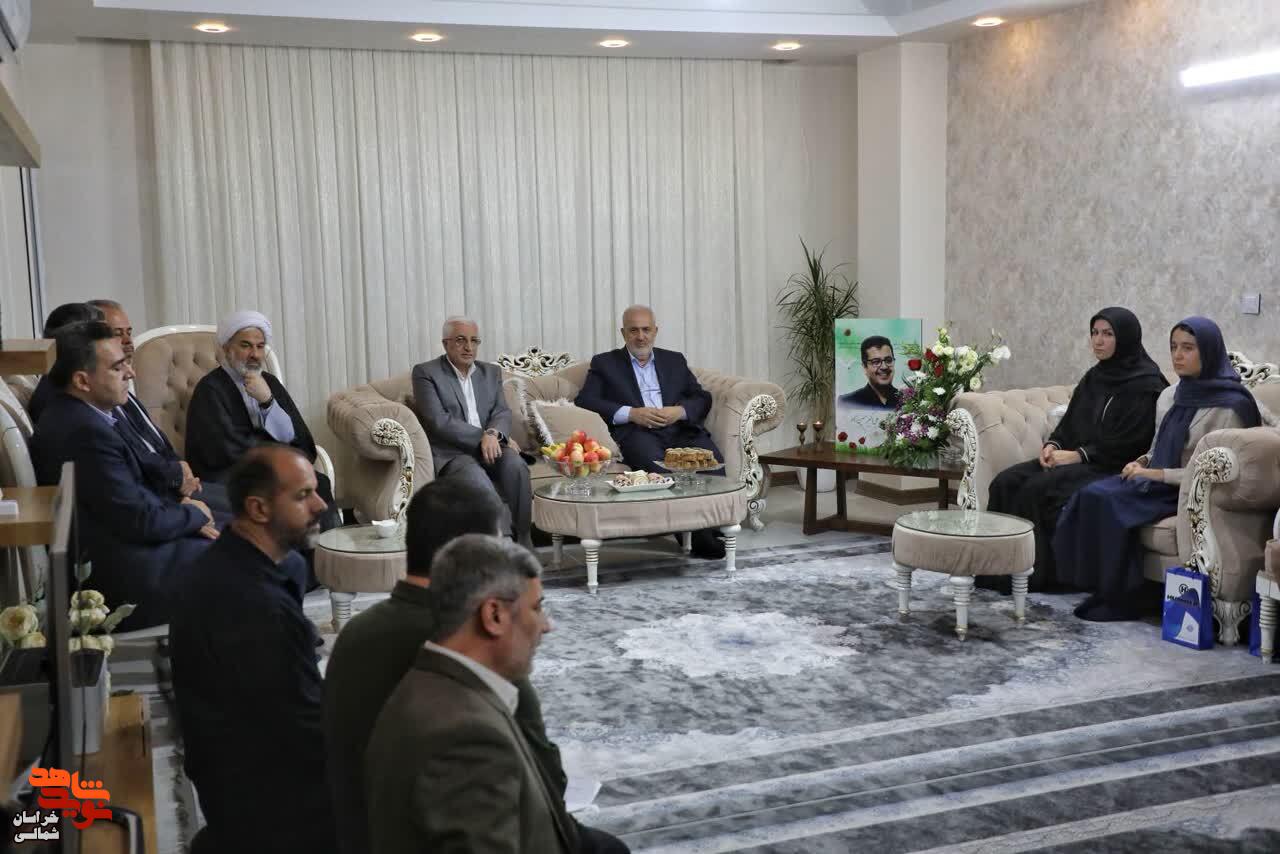راه شهیدان باید با معرفت، مقاومت و تدبیر ادامه پیدا کند راه شهیدان باید با معرفت، مقاومت و تدبیر ادامه پیدا کند
