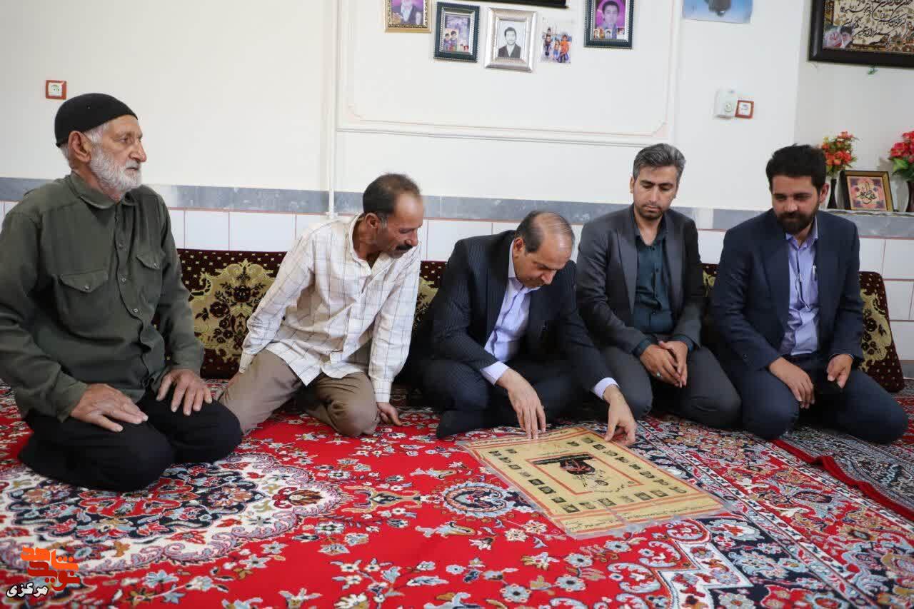 تجلیل از جانباز سرافراز «عزتالله حیدری» همزمان با هفته دولت در خنداب تجلیل از جانباز سرافراز «عزتالله حیدری» همزمان با هفته دولت در خنداب