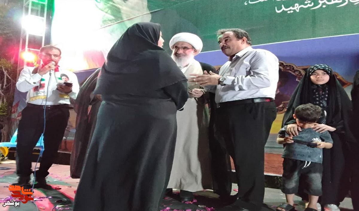 تجلیل از هفت خانواده شهید «جنگ اقتدار رمضان» در بوشهر
