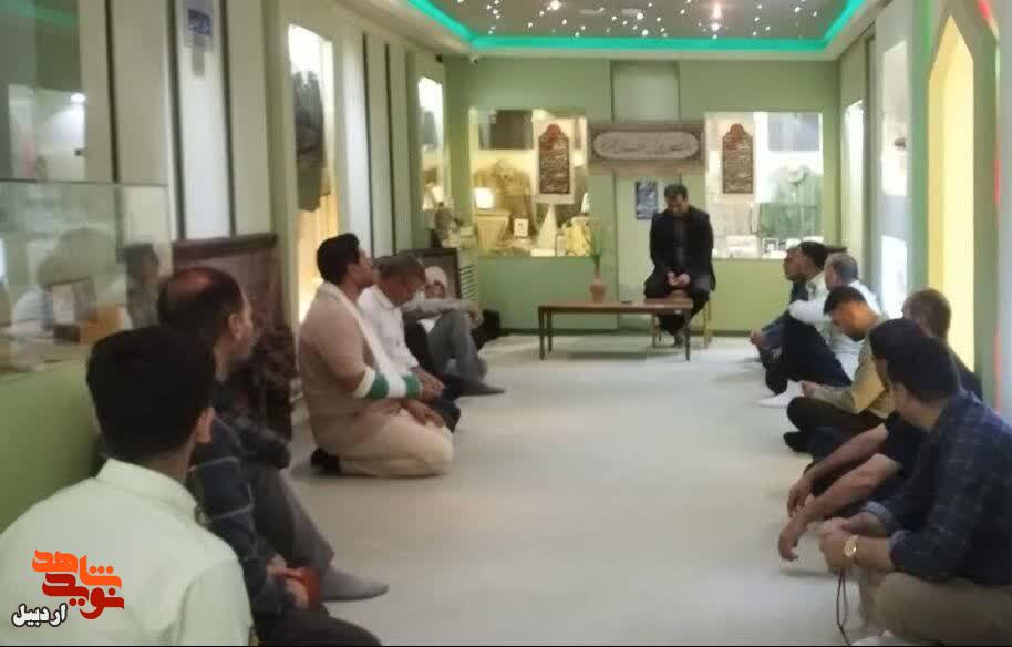 بازدید کادر عقیدتی- سیاسی انتظامی استان از موزه شهدای اردبیل
