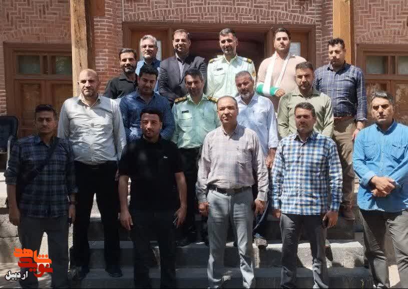 بازدید کادر عقیدتی- سیاسی انتظامی استان از موزه شهدای اردبیل