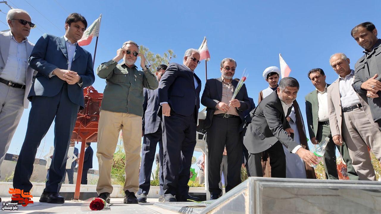 گلزار شهدای زاهدان عطرافشانی و با آرمانهای شهدا تجدید میثاق شد گلزار شهدای زاهدان عطرافشانی و با آرمانهای شهدا تجدید میثاق شد