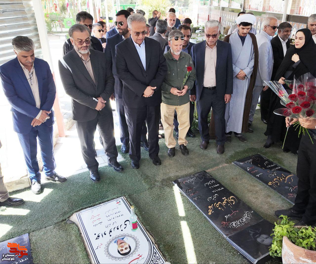 گلزار شهدای زاهدان عطرافشانی و با آرمانهای شهدا تجدید میثاق شد گلزار شهدای زاهدان عطرافشانی و با آرمانهای شهدا تجدید میثاق شد