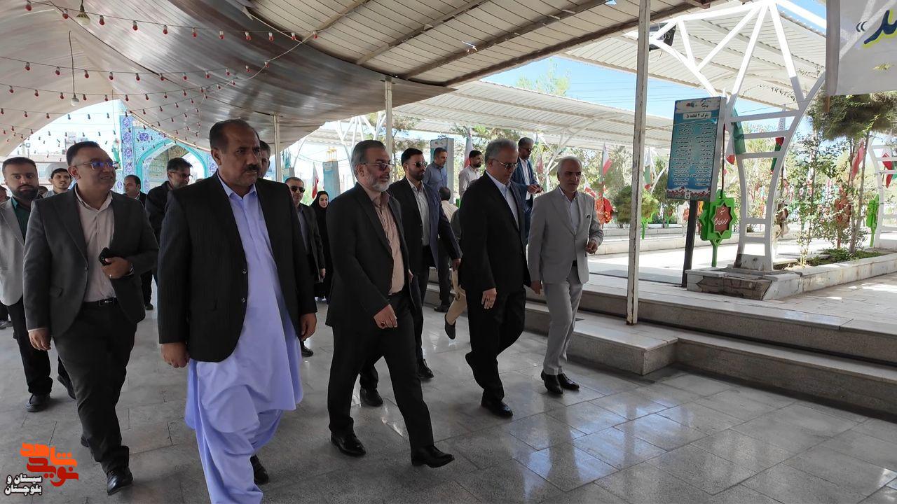 گلزار شهدای زاهدان عطرافشانی و با آرمانهای شهدا تجدید میثاق شد گلزار شهدای زاهدان عطرافشانی و با آرمانهای شهدا تجدید میثاق شد