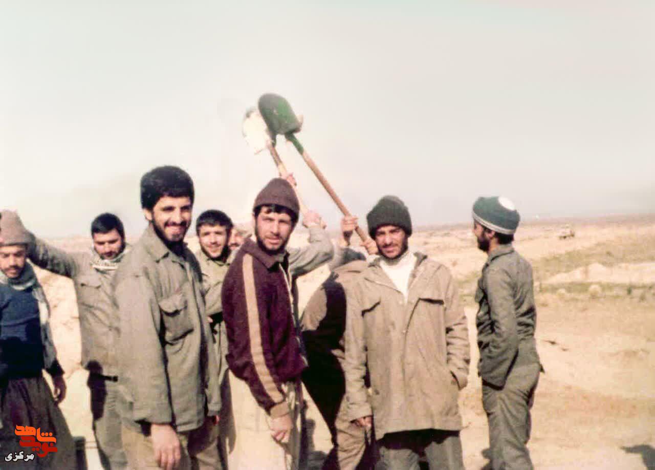 تصویر ماندگار رزمندگان اراکی در روزهای دفاع مقدس؛ چهار شهید در قاب خاطرهها تصویر ماندگار رزمندگان اراکی در روزهای دفاع مقدس؛ چهار شهید در قاب خاطرهها
