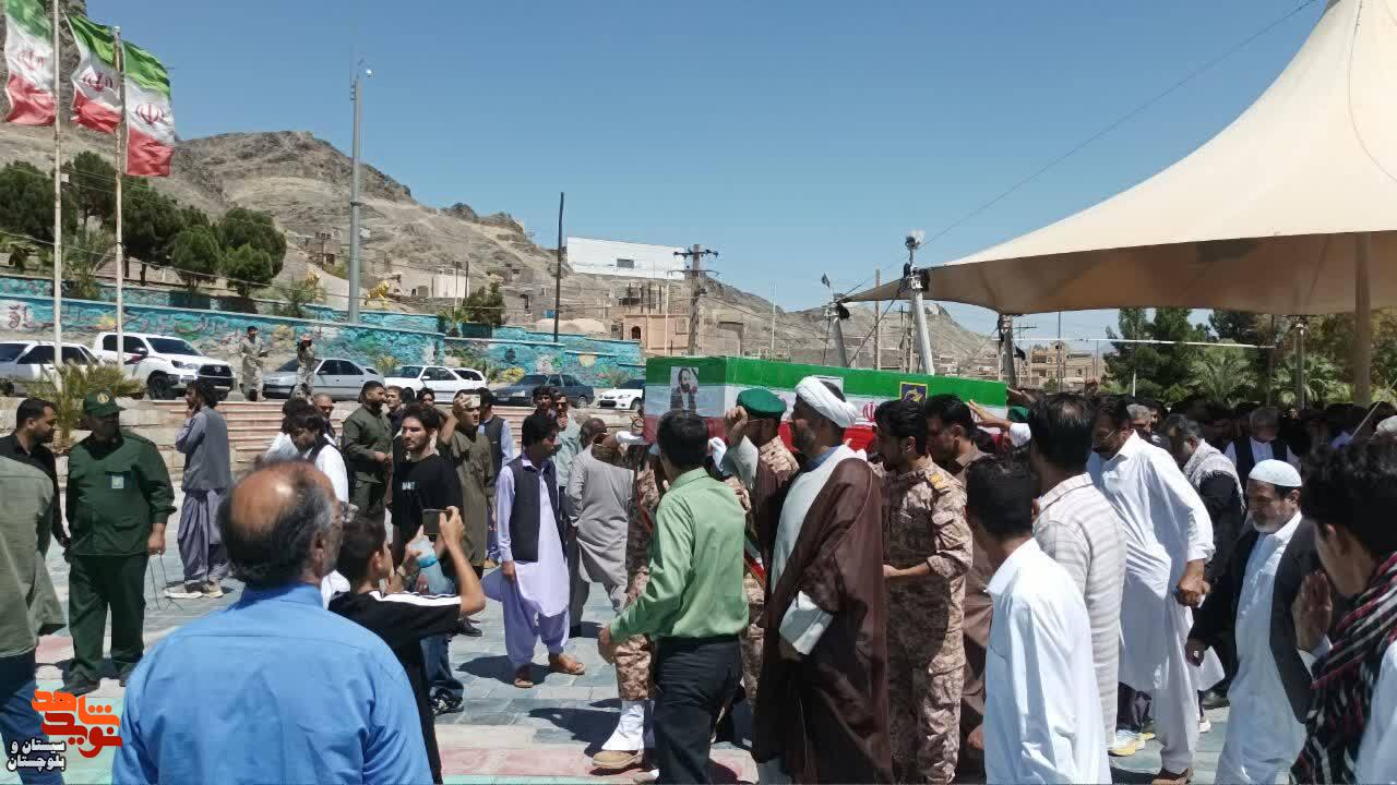 تشییع باشکوه پیکر بسیجی شهید اهل سنت«نادر سارانی سخی» در زاهدان تشییع باشکوه پیکر بسیجی شهید اهل سنت«نادر سارانی سخی» در زاهدان