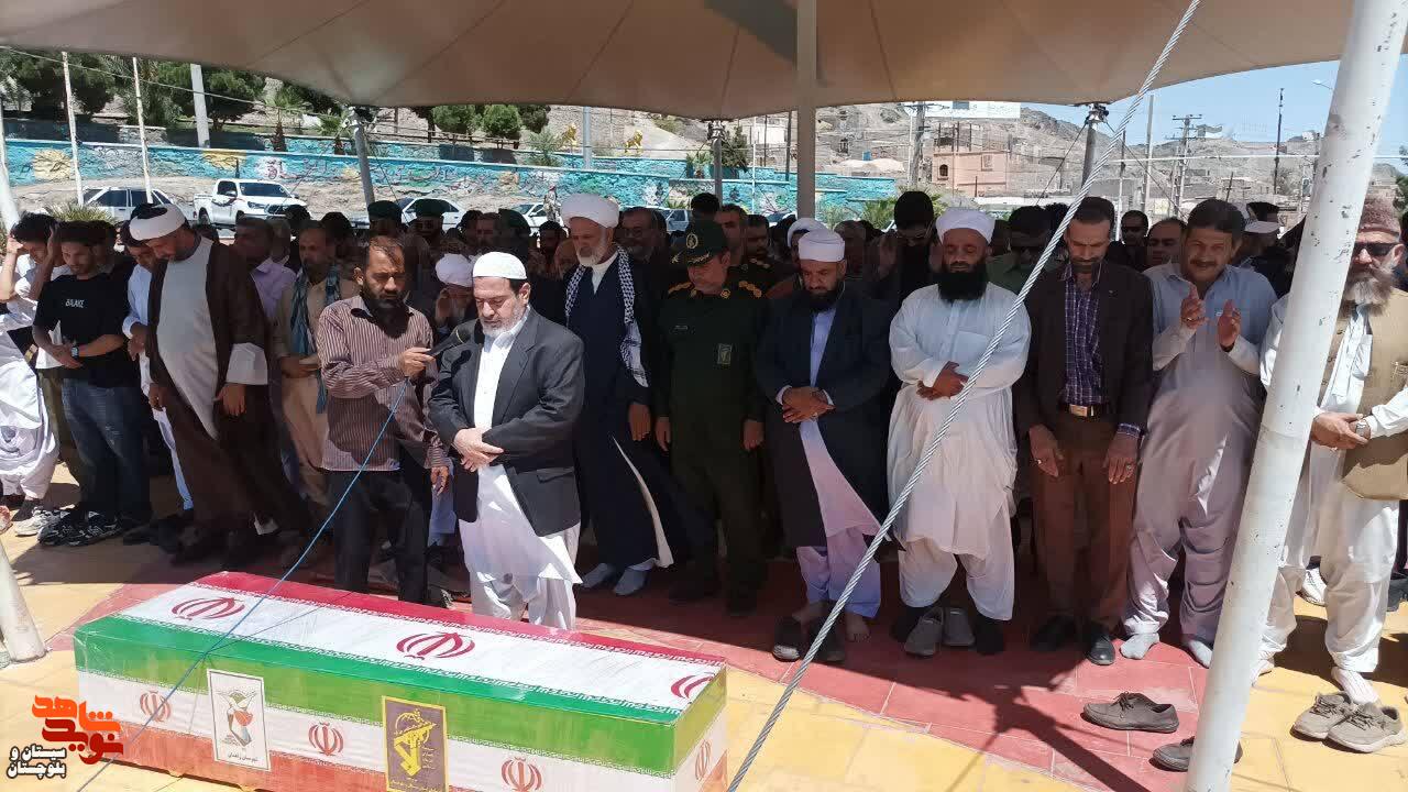 تشییع باشکوه پیکر بسیجی شهید اهل سنت«نادر سارانی سخی» در زاهدان تشییع باشکوه پیکر بسیجی شهید اهل سنت«نادر سارانی سخی» در زاهدان