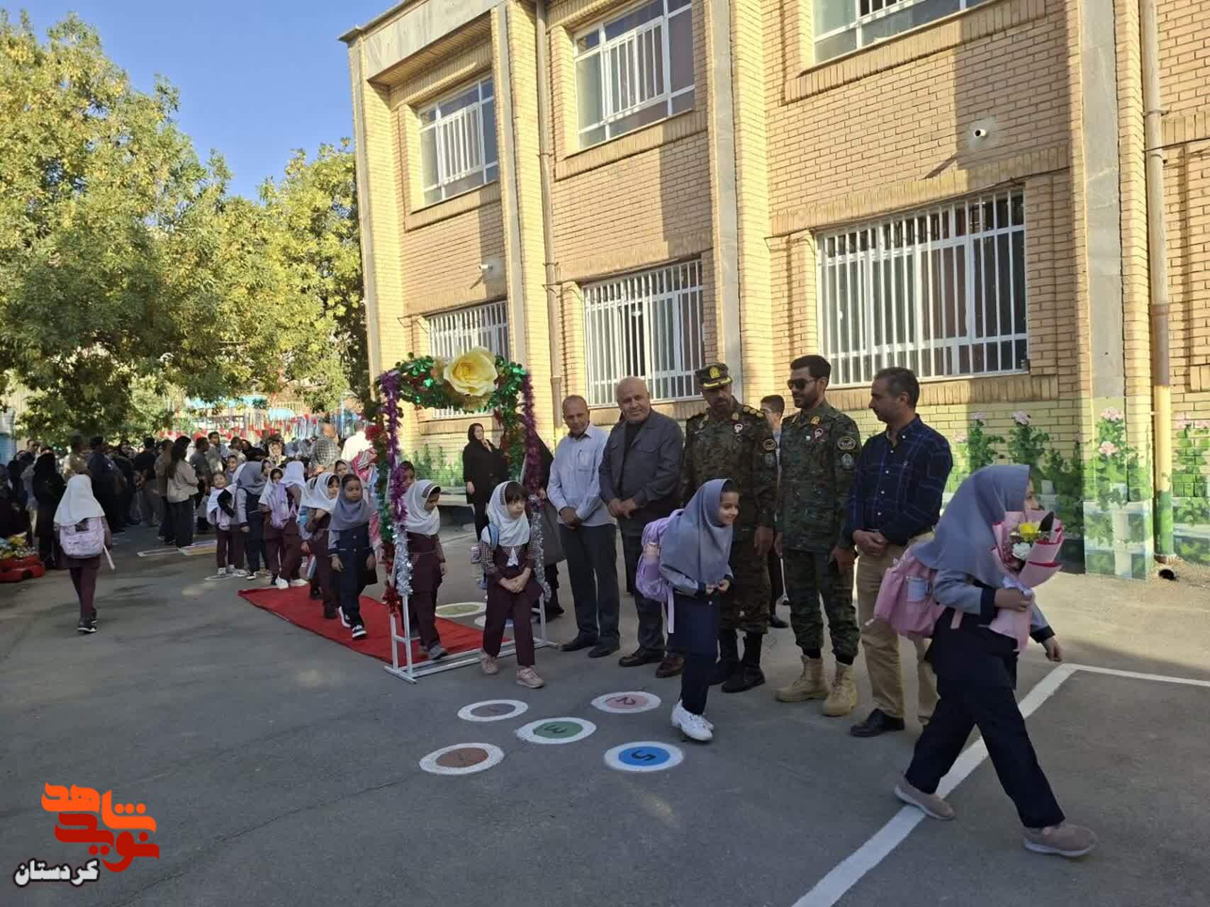 زنگ ایثار برای فرزندان شهدا با یاد پدران آسمانی نواخته شد زنگ ایثار برای فرزندان شهدا با یاد پدران آسمانی نواخته شد