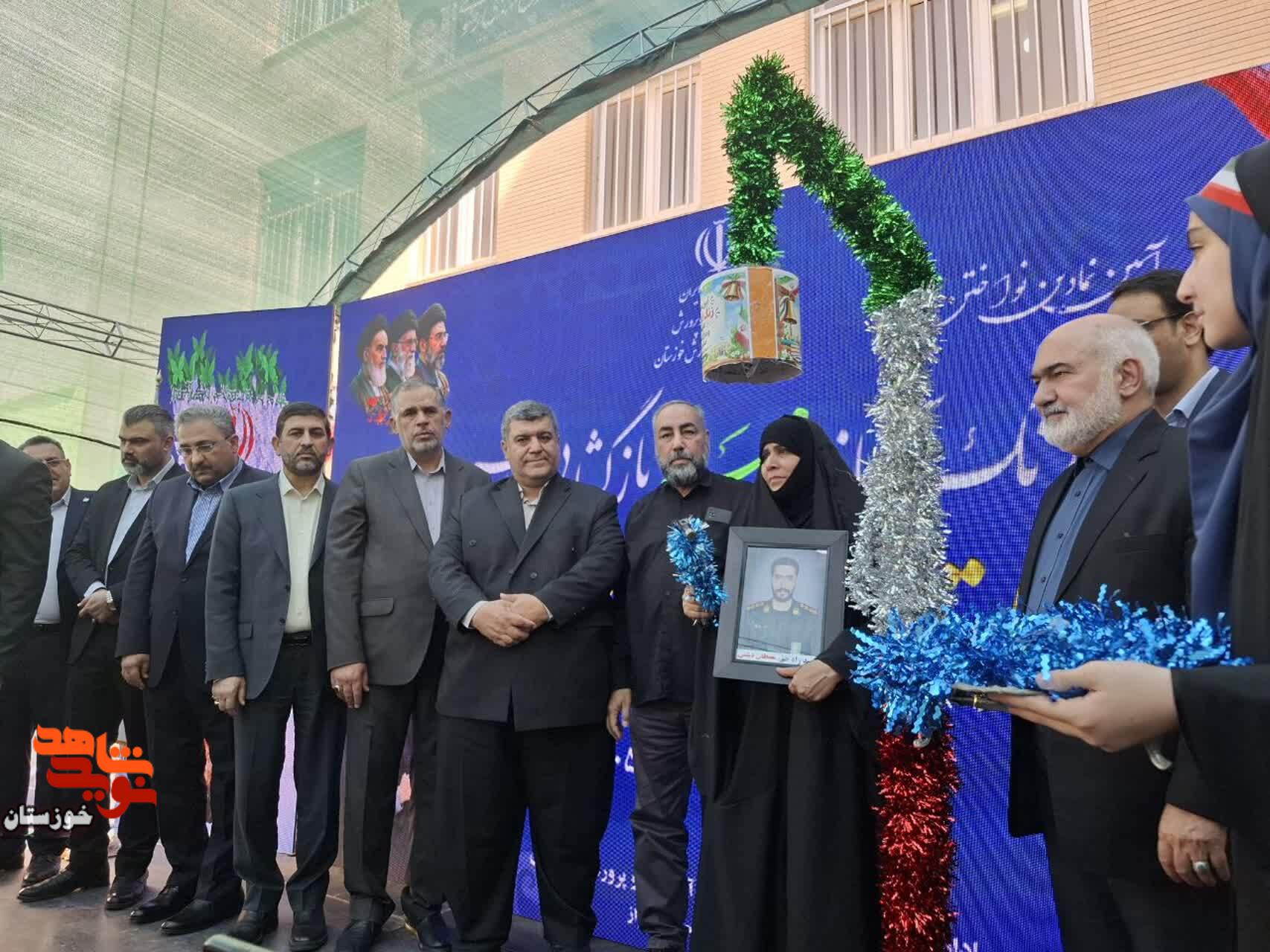 طنین زنگ ایثار و مقاومت در دبیرستان شاهد اهواز برانگیخته شد طنین زنگ ایثار و مقاومت در دبیرستان شاهد اهواز برانگیخته شد